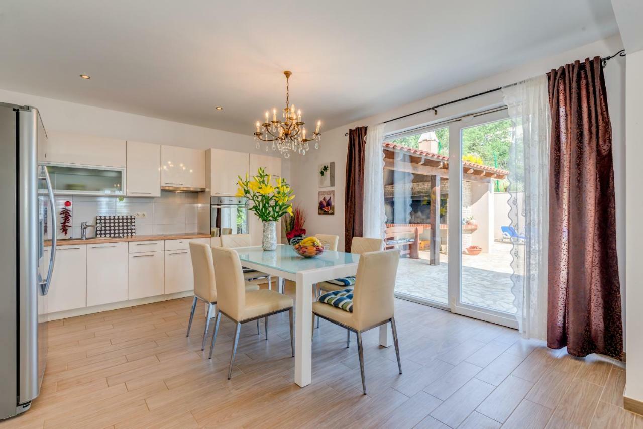 Holiday Home Figa Omiš Екстериор снимка