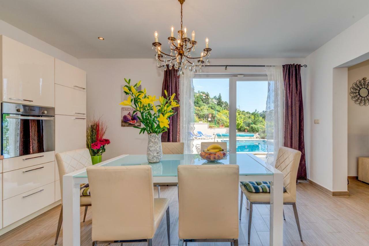 Holiday Home Figa Omiš Екстериор снимка