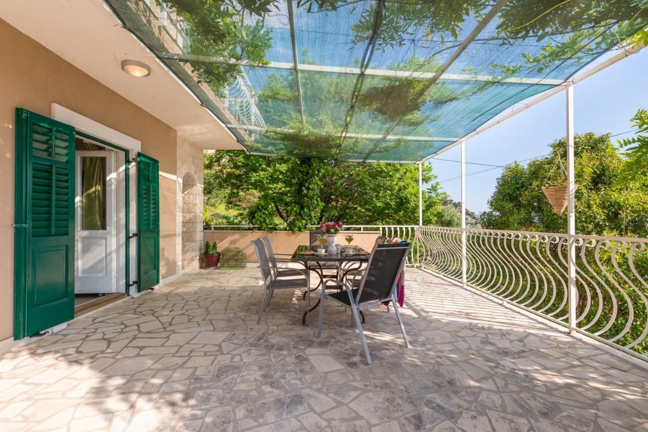 Holiday Home Figa Omiš Екстериор снимка