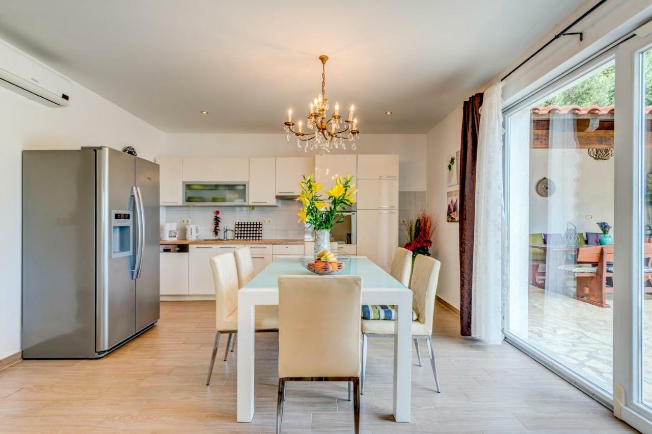 Holiday Home Figa Omiš Екстериор снимка