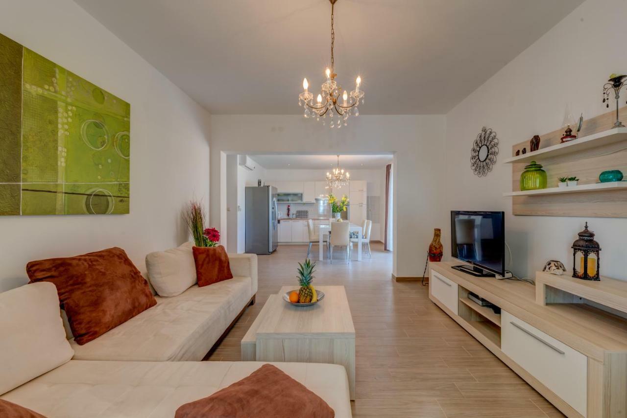 Holiday Home Figa Omiš Екстериор снимка