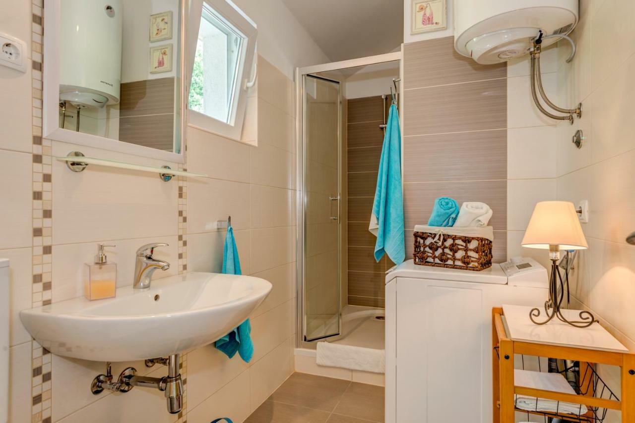Holiday Home Figa Omiš Екстериор снимка
