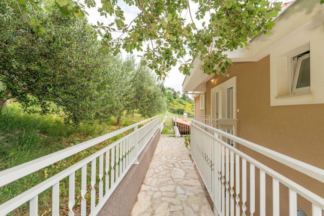 Holiday Home Figa Omiš Екстериор снимка